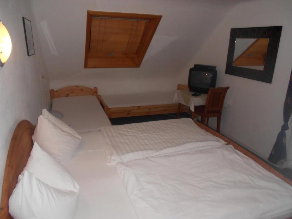 Hotel Adam Saarbrücken Kamer foto